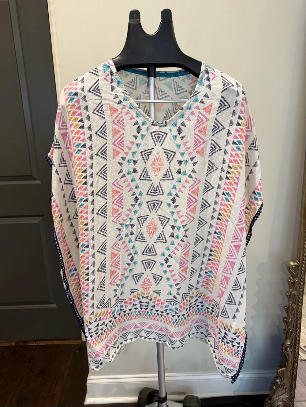 Xhilaration White Tunic Top with Pastel Aztec Print XS Boho Beach Coverup Kimono